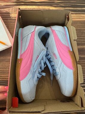 Puma Light Blue Sneakers with Pink Formstrip